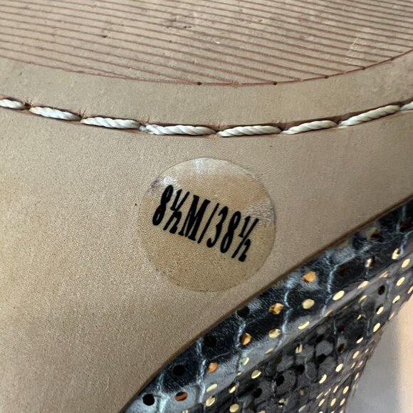 Vince Camuto Gray Snakeskin Gold Metallic Low Pumps, Size 8 1/2M - Picture 10 of 10